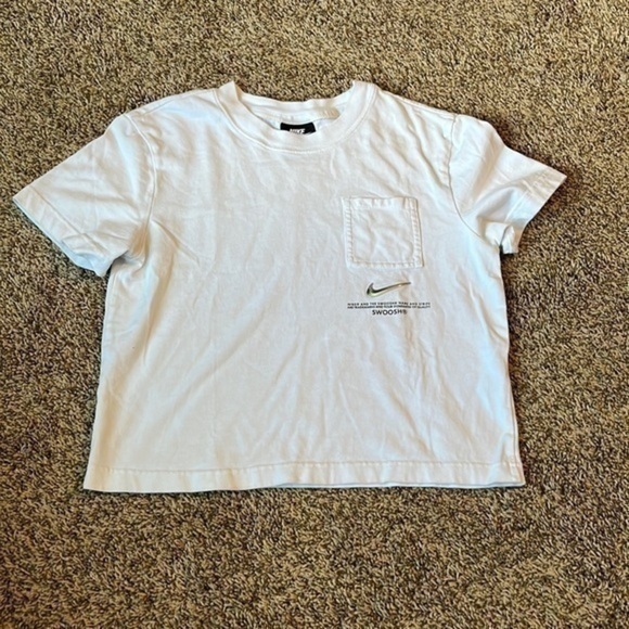Nike logo cropped pocket tee - Picture 1 of 3